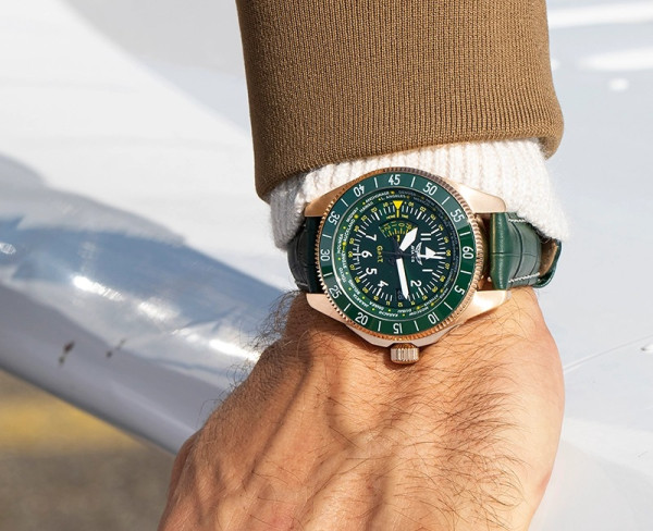 ЧАСОВНИК AVIATOR AIRACOBRA GMT 42.8MM