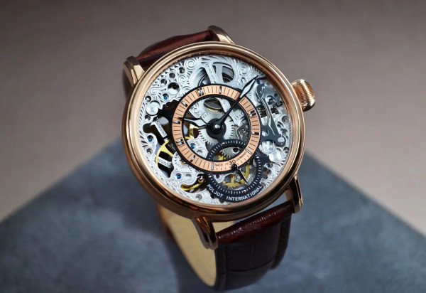 Часовник POLJOT INTERNATIONAL QUEEN VICTORIA 43MM LIMITED EDITION 300