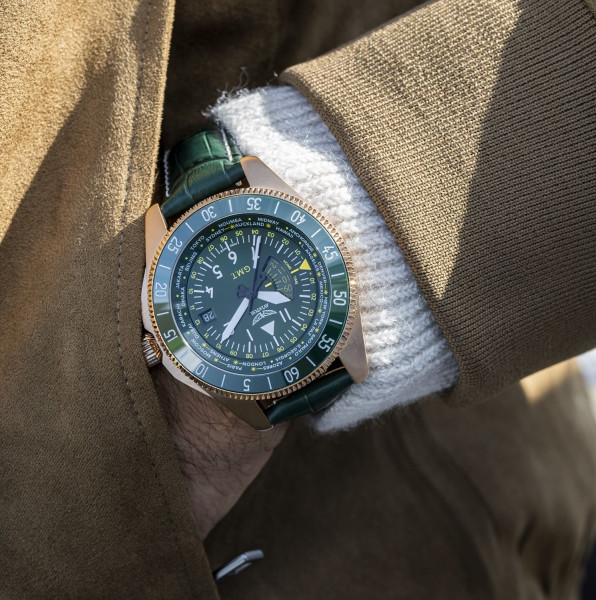 ЧАСОВНИК AVIATOR AIRACOBRA GMT 42.8MM