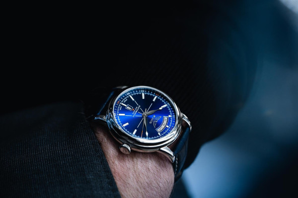 ЧАСОВНИК AVIATOR DOUGLAS DAY-DATE 45MM
