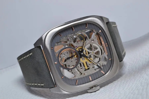 Часовник POLJOT INTERNATIONAL BOLSHOI ONEGIN 38.5X38.5MM