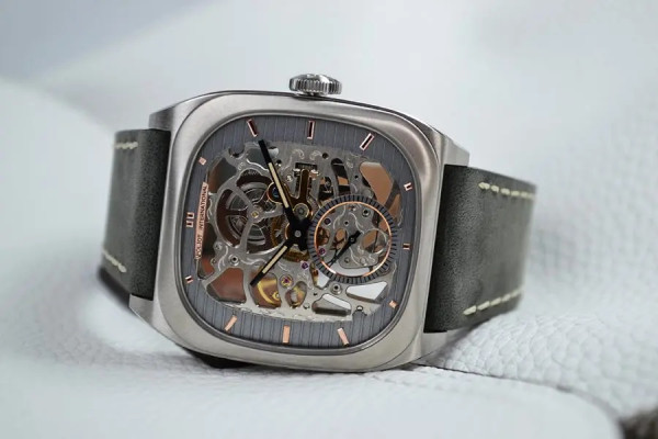 Часовник POLJOT INTERNATIONAL BOLSHOI ONEGIN 38.5X38.5MM